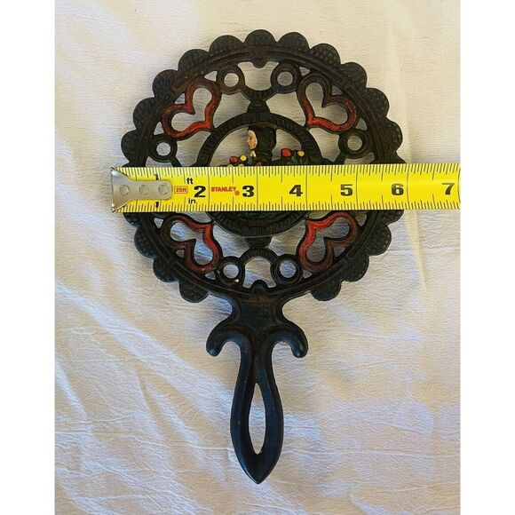 Cast Iron Footed Trivet Amish Girl & Hearts JZH 1952 20 Multicolor Insert VTG - Picture 4 of 7